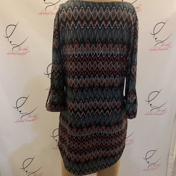 New direction. Sz M. Chevron Print Pullover Tunic. 3/4 Roll Tab Sleeves. B84. - Picture 4 of 5